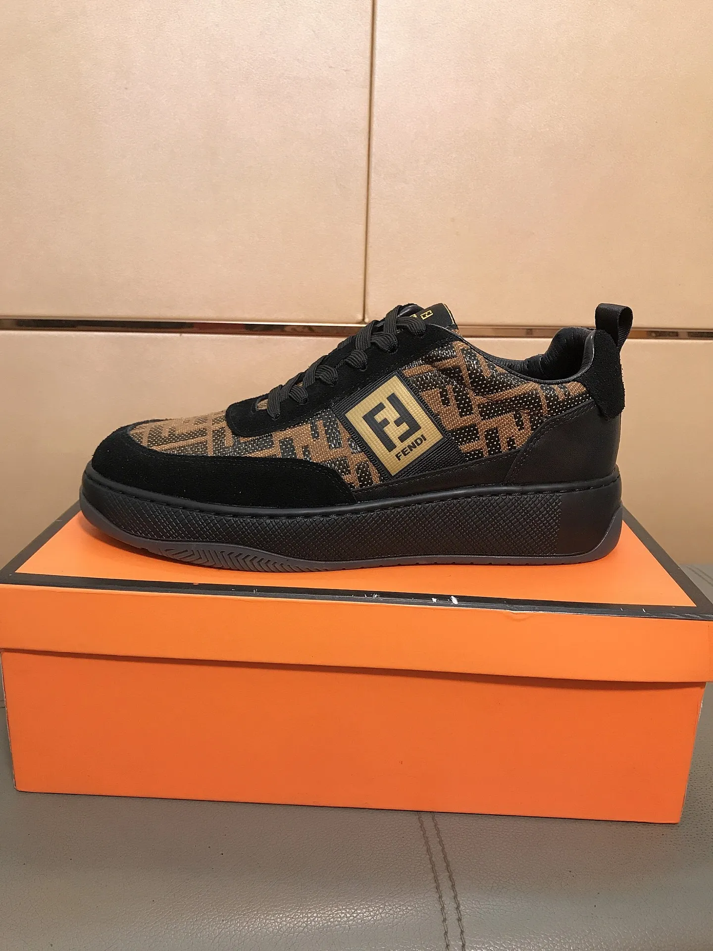 Ex-factory price 420 🔆🔆👉Fendi [Fendi] Men's new low-cut casual shoes are on the market🔥The shoe body is made of brand-specific printed fabric nubuck leather, with sheepskin lining for feet, breathable and does not cover the feet! Fashionable casual shoes 🙈Outsole is ultra-light, non-slip and wear-resistant👣 Standard size 38-44